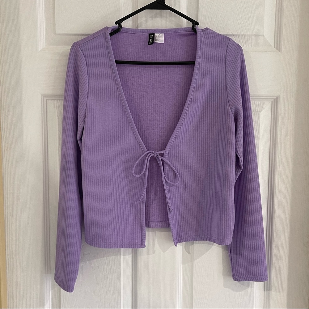 *SOLD* H&M women/junior light purple top, medium